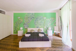 Lory's Suite